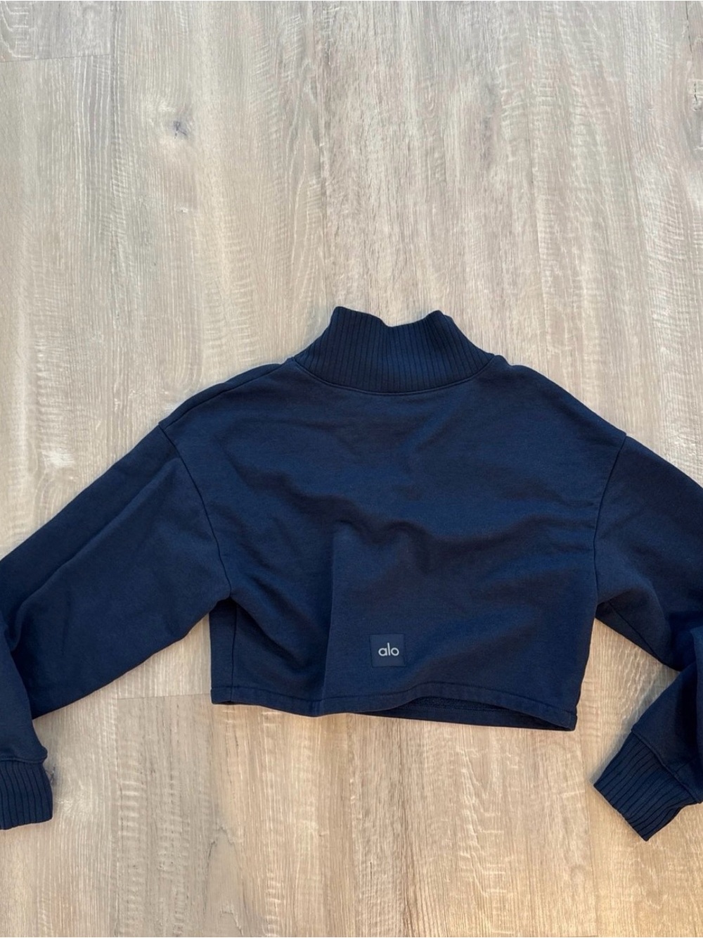 Alo Serenity Cropped Sweatshirt Navy - Picture 2 of 9